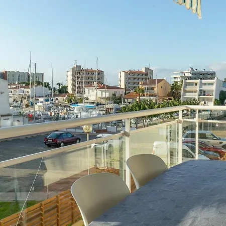 V030 - Port Canigo Apartment