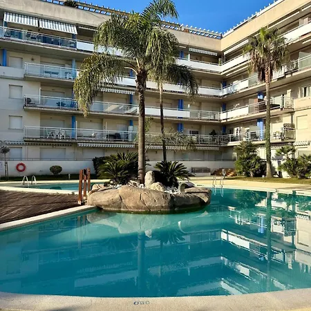 V030 - Port Canigo Apartment Roses